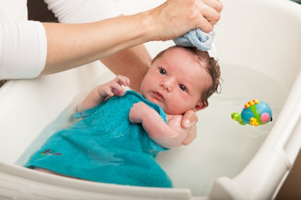 Co to jest cierń u niemowląt? Jak czyścić