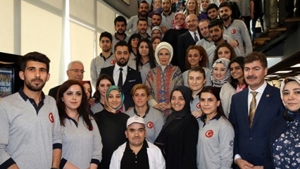 Pierwsza dama Erdoğan spotyka się z młodymi ludźmi w Mardin