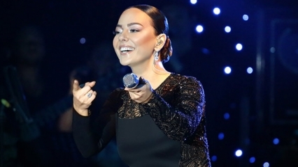 Ebru Gündeş po raz pierwszy pojawiła się na scenie ze swoją nową piosenką!