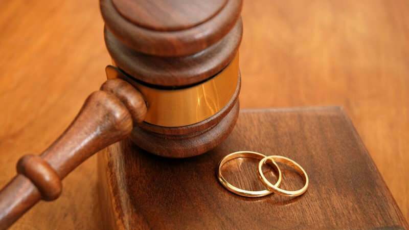 Zaskakująca decyzja Sądu Najwyższego! Plucie w twarz teściowej powoduje rozwód