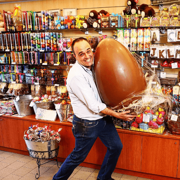 John Kapos stworzył Snapchata, zainspirowany dużym czekoladowym jajkiem wielkanocnym.