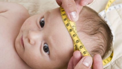 Jak zmierzyć obwód głowy u niemowląt? Jak skorygować iglicę głowy u niemowląt?