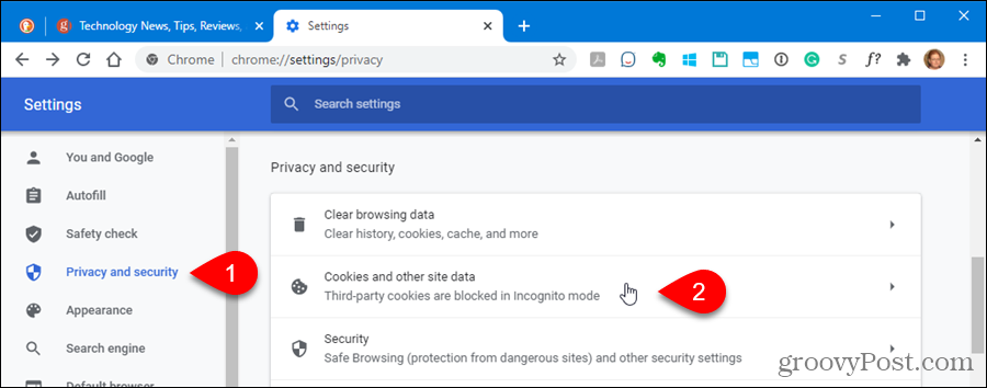 Kliknij Pliki cookie i dane witryn w ustawieniach prywatności i zabezpieczeń w przeglądarce Chrome