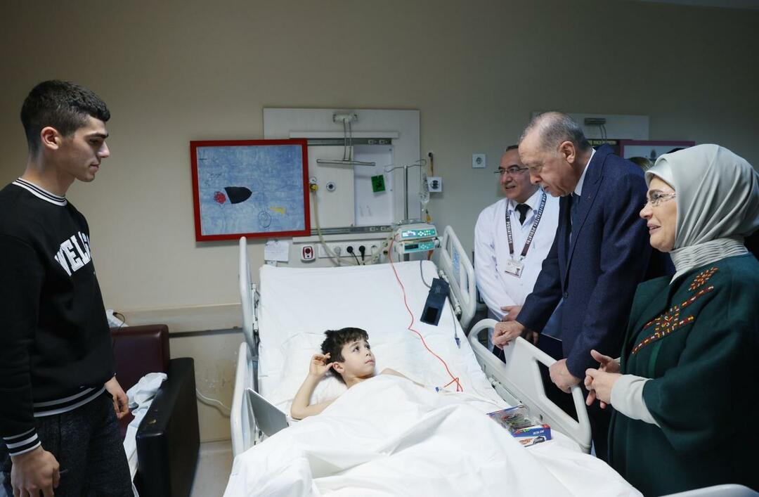 Prezydent Erdoğan i jego żona Emine Erdoğan spotkali się z dziećmi katastrofy
