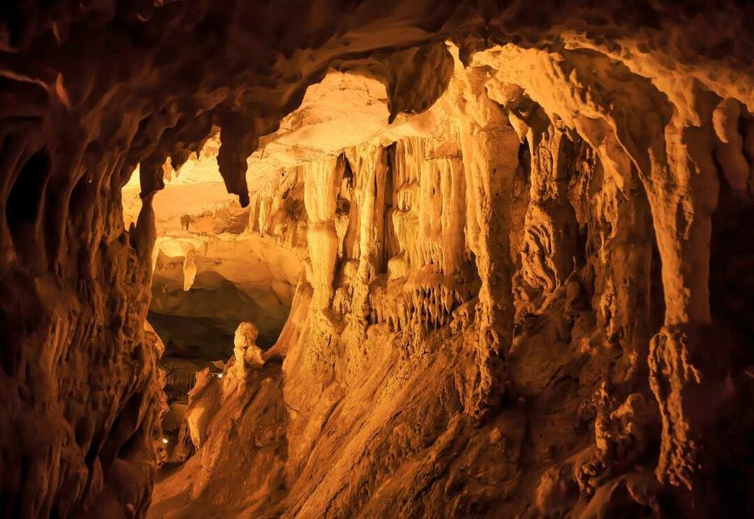 Jaskinia Dupnisa