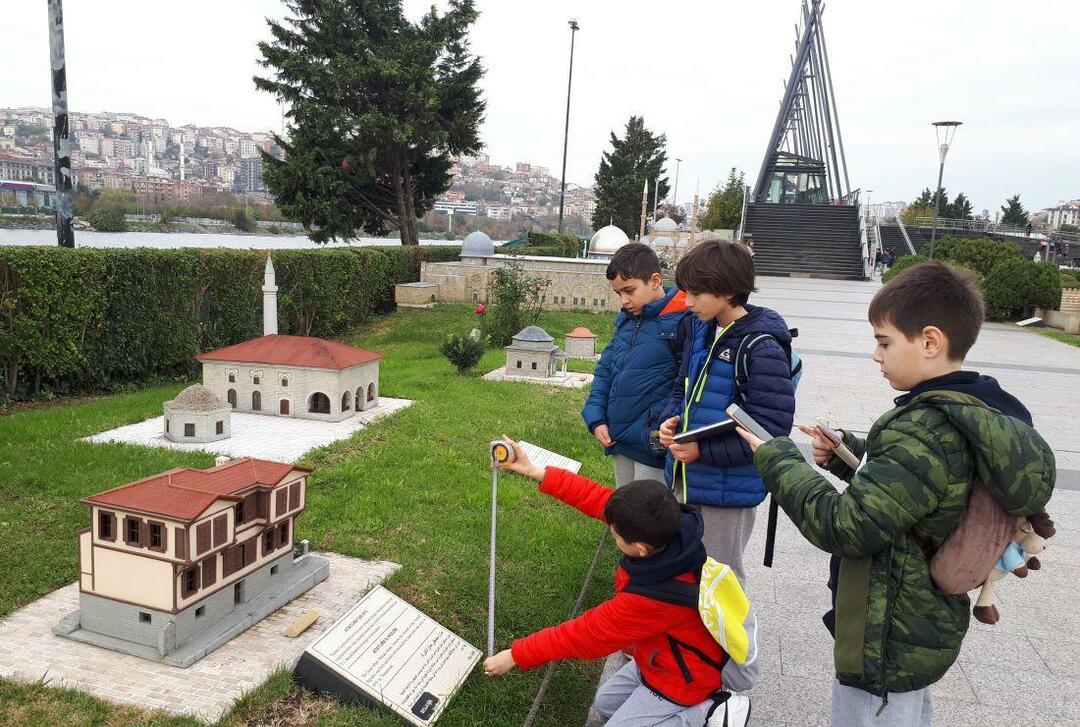 Sceny z Parku Miniatur Türkiye i Muzeum