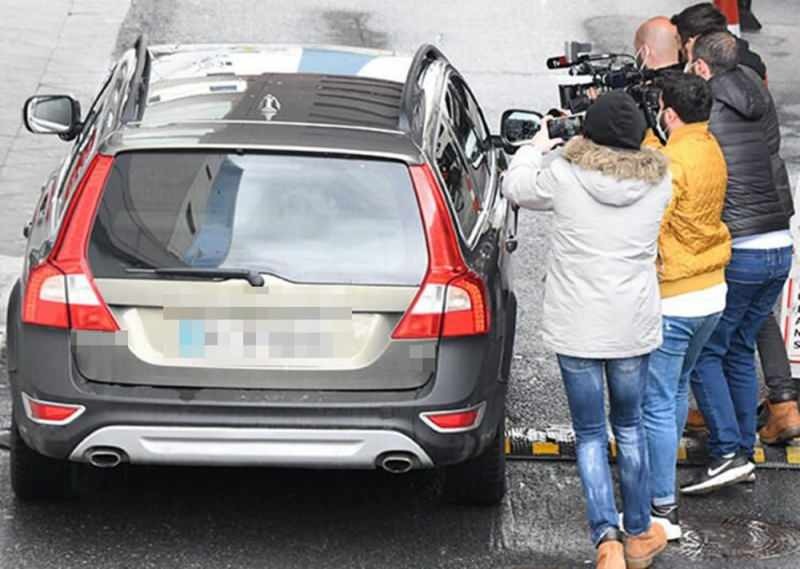 Stamtąd odjechał Kenan imirzalıoğlu, który wsiadł do swojego samochodu.
