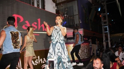 Demet Akalın koncertowała w swojej 10-letniej sukience