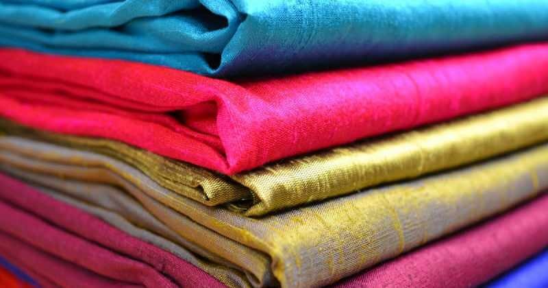 Jak czyścić tkaniny jedwabne? Sztuczki prania jedwabnych ubrań