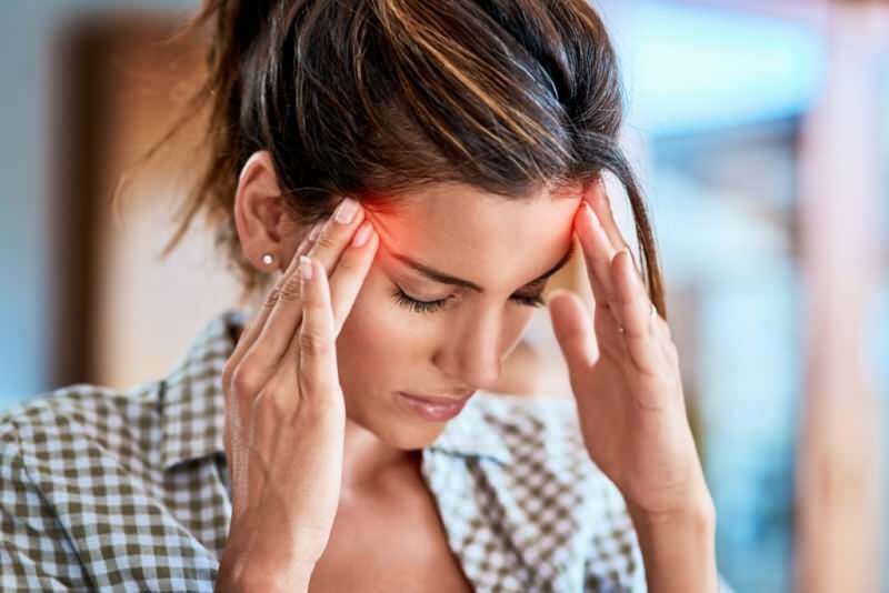 Co powoduje ból głowy? Jak zapobiegać bólom głowy podczas postu? Co jest dobre na ból głowy?