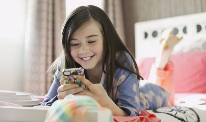 Ile lat należy kupić smartfon dla dzieci? Wiek użytkowania telefonu komórkowego