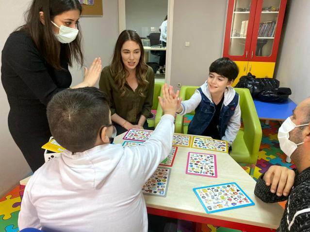 Znacząca wizyta Mustafy Konak, syna Burcu Biricika, chorego na autyzm w serialu „Fatma”