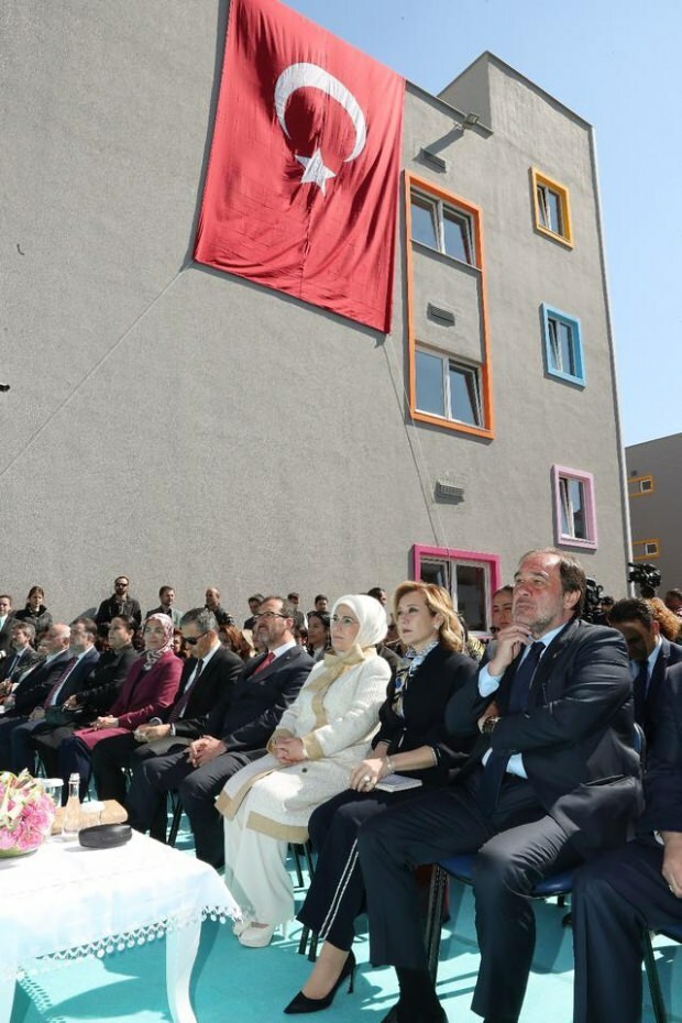 Pierwsza dama Erdoğan: W ciągu ostatnich 17 lat zatrudnionych było prawie 55 tysięcy osób niepełnosprawnych