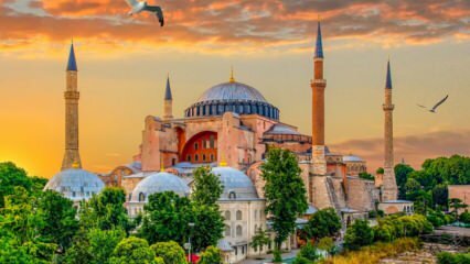 Gdzie i jak dojechać do meczetu Hagia Sophia? W której dzielnicy znajduje się meczet Hagia Sophia