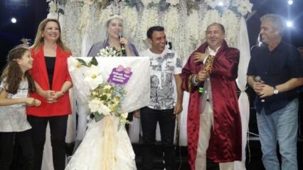 Niespodzianka ślubna na scenie Funda Arar