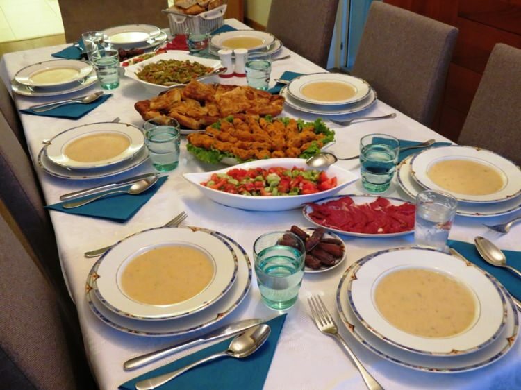 Nie pozostawiaj kontroli w zaproszeniach iftar