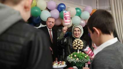 Post od Pierwszej Damy Erdogan o iftar, w którym gościli dzieci w Domach Miłości