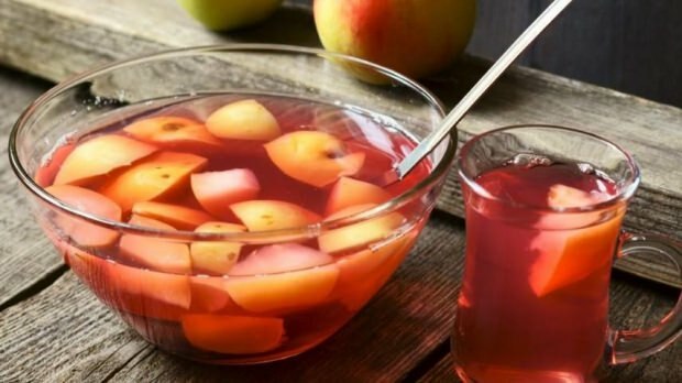 Pyszny przepis na kompot jabłkowy w letnim upale! Jak zrobić kompot jabłkowy?