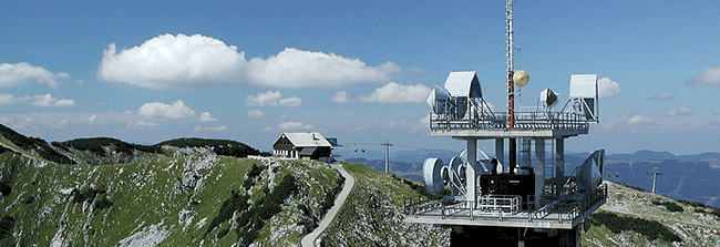 wieża radiowa na górze w Austrii