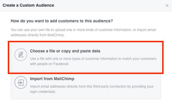 Wybierz opcję Wybierz plik lub Skopiuj i wklej dane, aby utworzyć niestandardowych odbiorców e-maili na Facebooku.