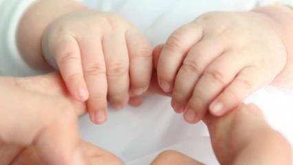 Dlaczego dłonie dzieci są zimne? Zimna ręka i stopa u niemowląt