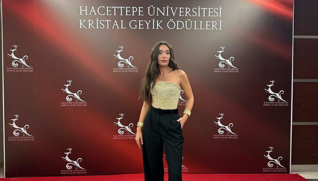  Neslihan Atagül na ceremonii wręczenia nagród 