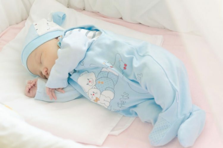 Weź pod uwagę pozycję do spania u niemowląt!