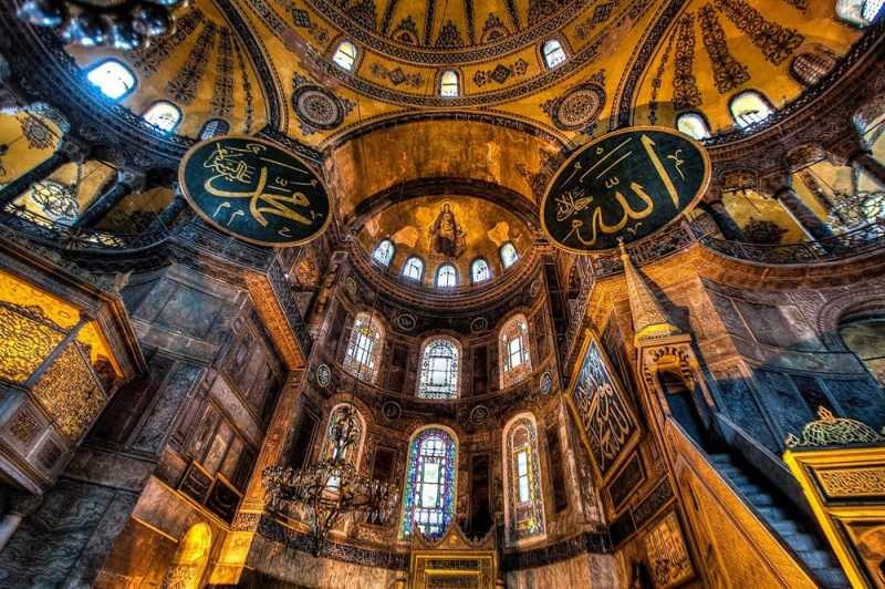 Gdzie i jak dojechać do meczetu Hagia Sophia? W której dzielnicy znajduje się meczet Hagia Sophia