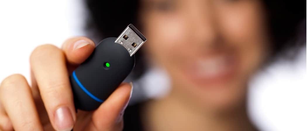 Jak zaszyfrować dysk flash USB lub kartę SD w systemie Windows 10
