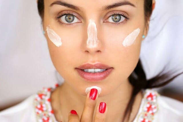 Aby oczyścić odpowiednią skórę: zrób sobie przerwę od makijażu