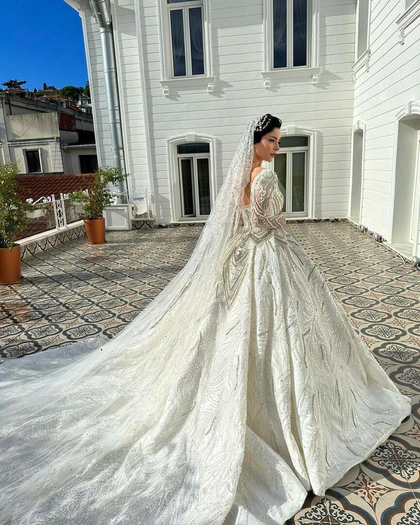 Suknia ślubna Merve Bolugur