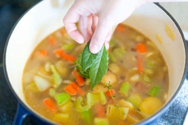 Do zimowej zupy warzywnej możesz dodać miętę