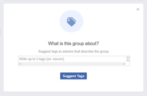 Wyskakujące okienko znalezione w grupach na Facebooku prosi członków o sugerowanie tagów opisujących grupę.