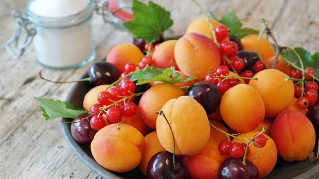 Jakie owoce należy spożywać w którym miesiącu?