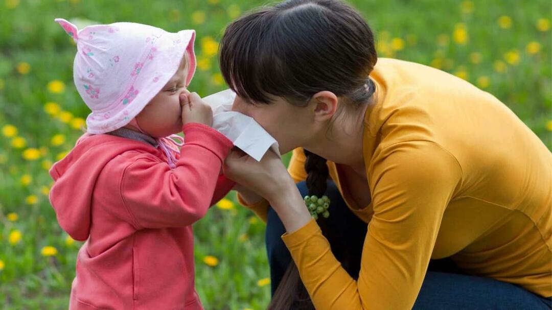 Jaka jest różnica między alergią sezonową a przeziębieniem u dzieci?
