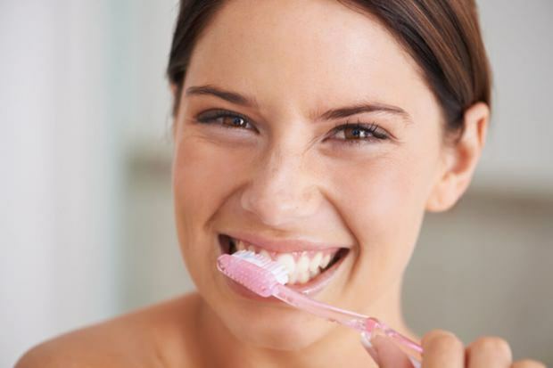 Jak należy wykonać czyszczenie zębów?