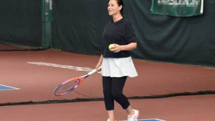 Hülya Avşar grała w tenisa w swoim domu!