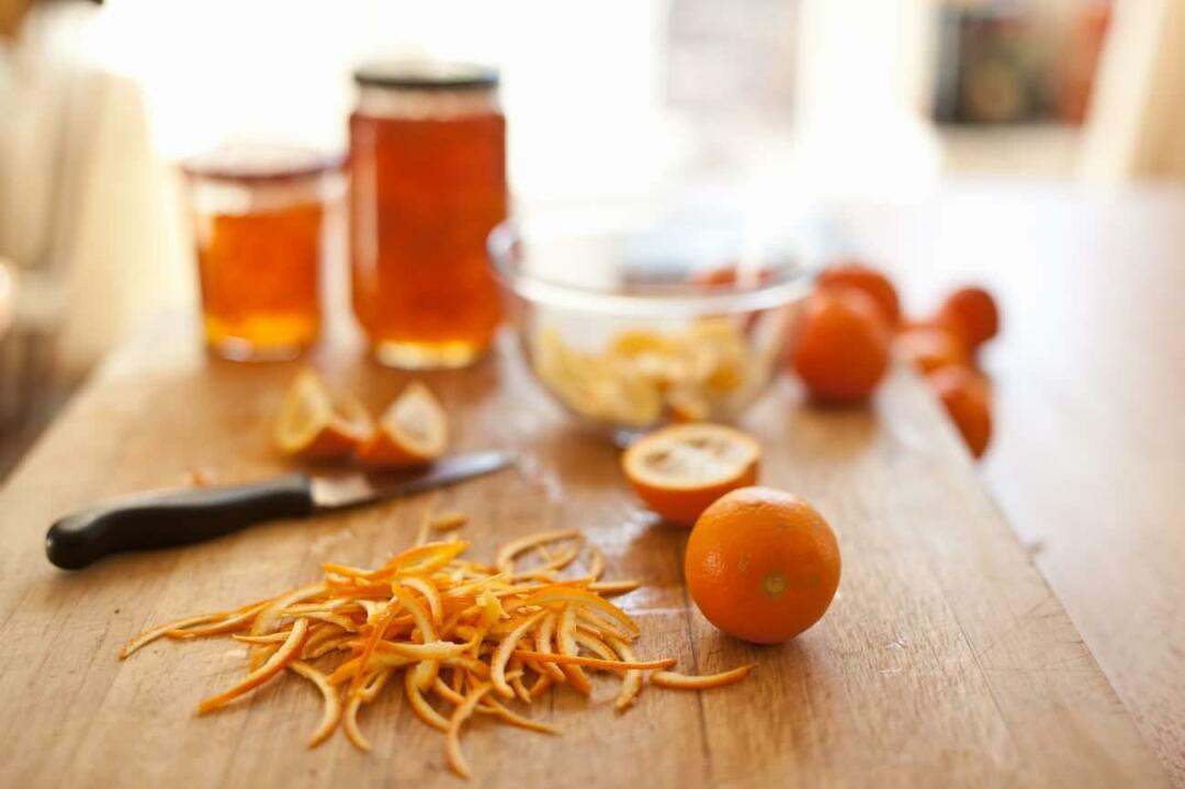 Jakie są najłatwiejsze przepisy do przygotowania z pomarańczami? Słodko pachnące przepisy na desery pomarańczowe