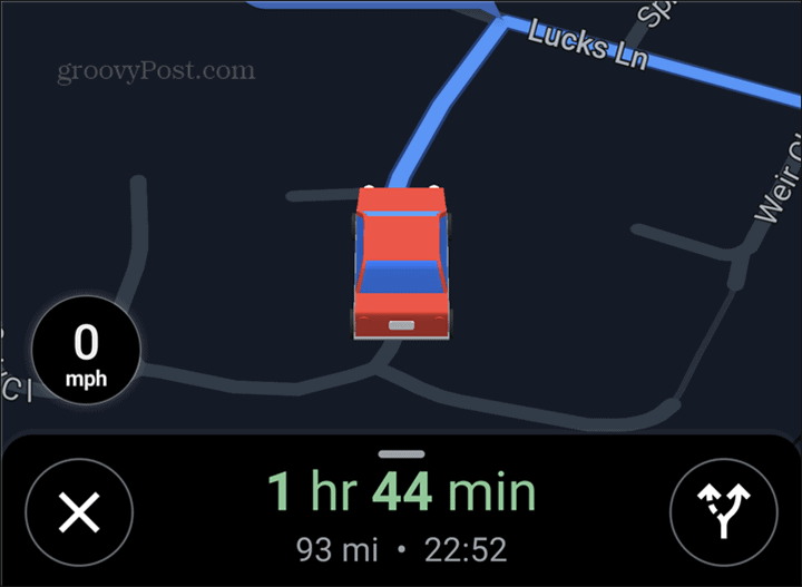 Czerwony symbol samochodu w Mapach Google