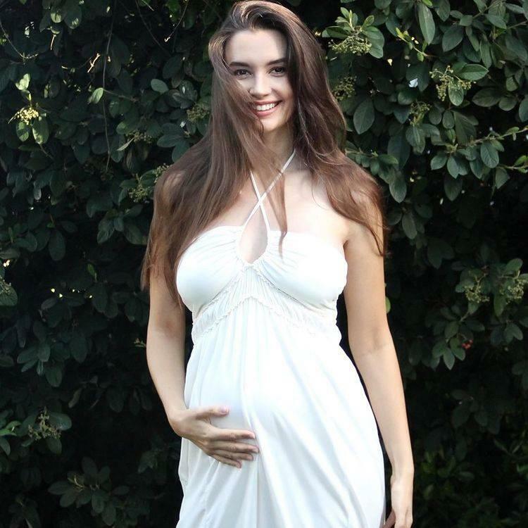  Leyla Lydia Tuğutlu poza ciążową