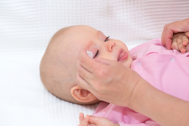 Jak usunąć zadziory u niemowląt?