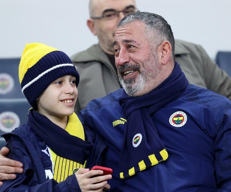 Cem Yılmaz oglądał ze swoim synem mecz Fenerbahçe-Galatasaray