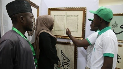 Ozdoby Nigerii dowiedziały się, że sztuka kaligrafii w Turcji