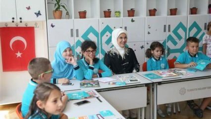 Pierwsza dama Erdoğan odwiedziła szkoły Maarif