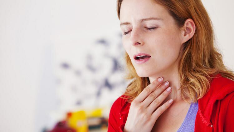 zapalenie gardła często powoduje trudności w połykaniu