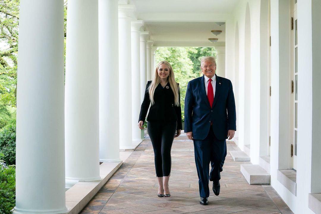 Córka Donalda Trumpa, Tiffany Trump, wyszła za mąż! Suknie ślubne Trumpa zaznaczyły ślub