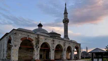 Gdzie i jak się udać do meczetu Muradiye? Arcydzieło noszące ślady tureckiej sztuki glazury