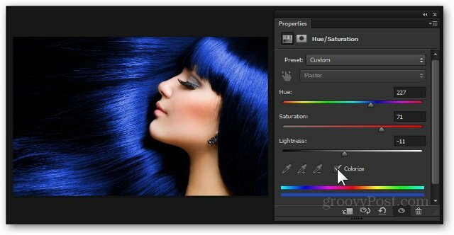 niebieski kolor włosów Photoshop dostosowanie warstwy nasycenie odcienia dodać samouczek efektu