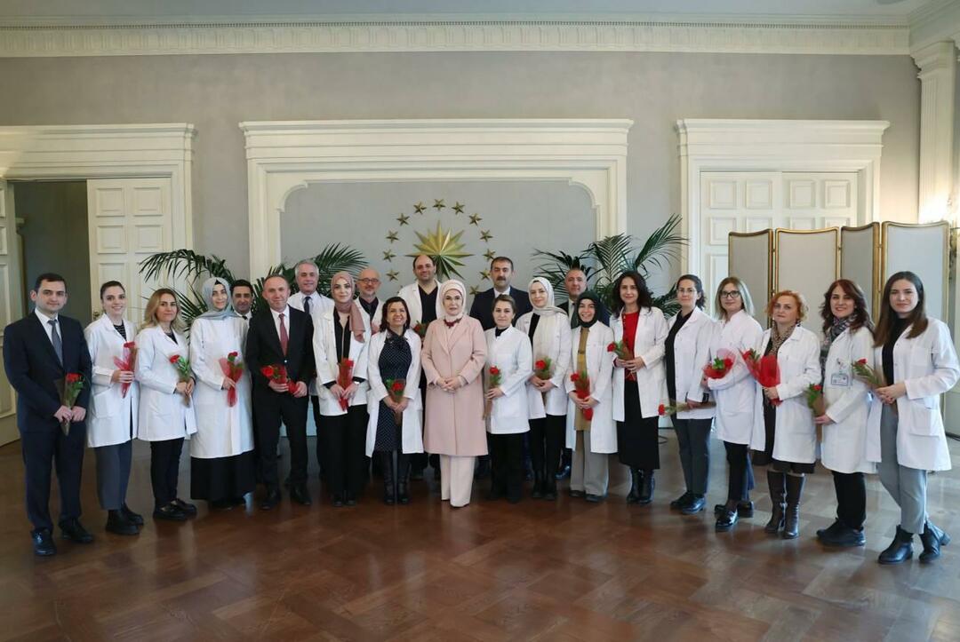 Emine Erdoğan spotkała się z zespołem medycznym prezydencji
