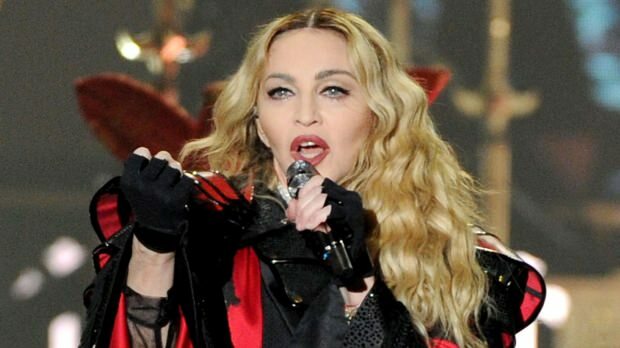 Called Madonna: Śpiewanie na scenie morderców